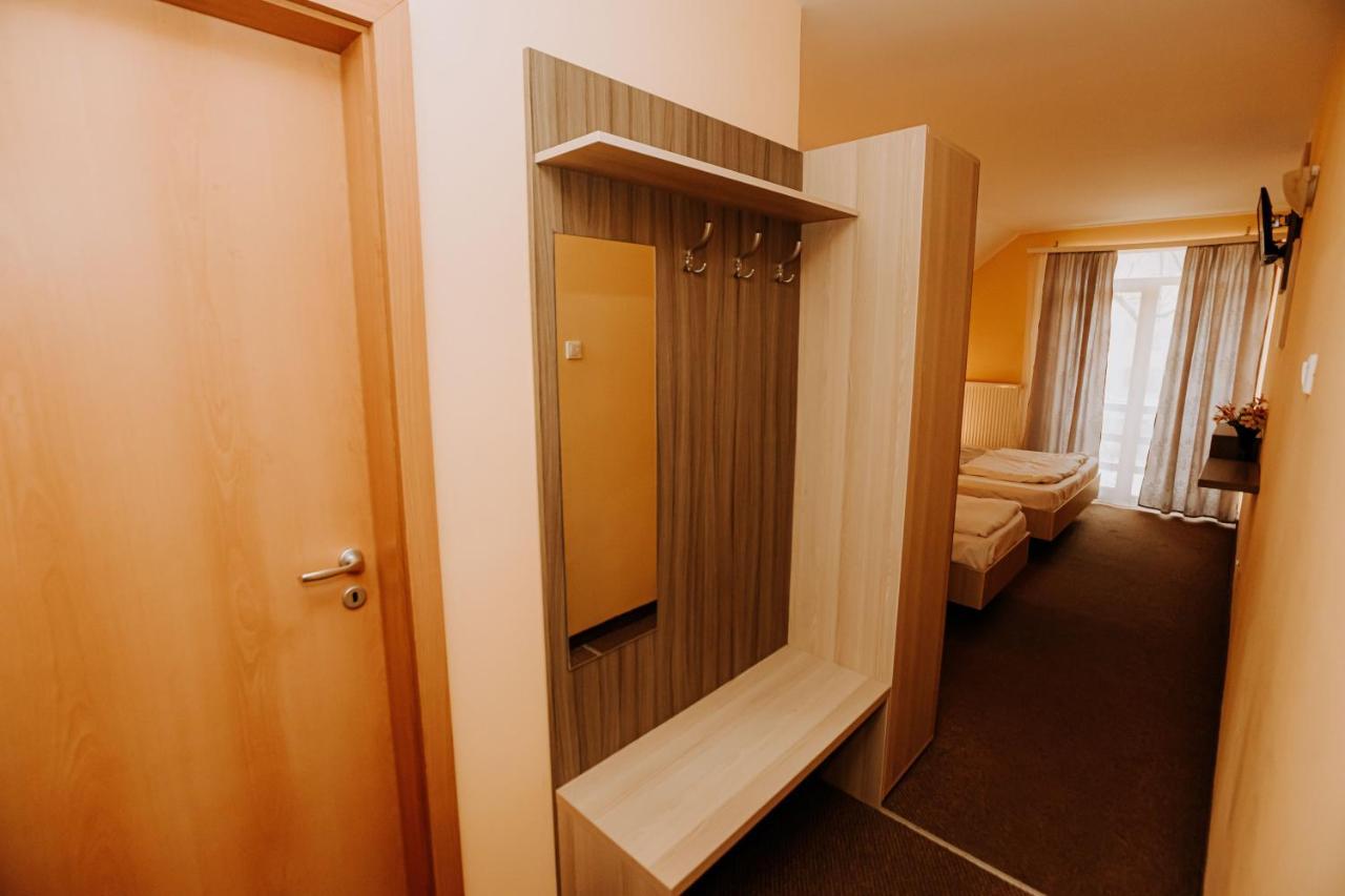 Guest House Lacul Linistit Моняса Экстерьер фото