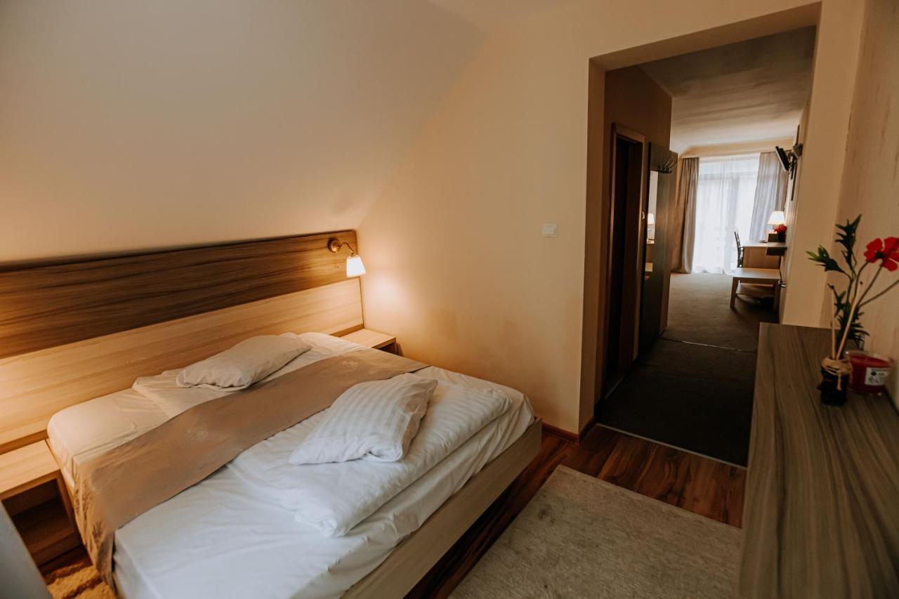 Guest House Lacul Linistit Моняса Экстерьер фото