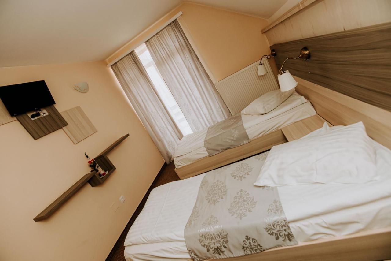 Guest House Lacul Linistit Моняса Экстерьер фото