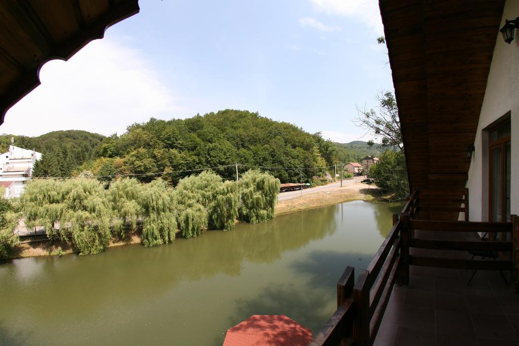 Guest House Lacul Linistit Моняса Номер фото