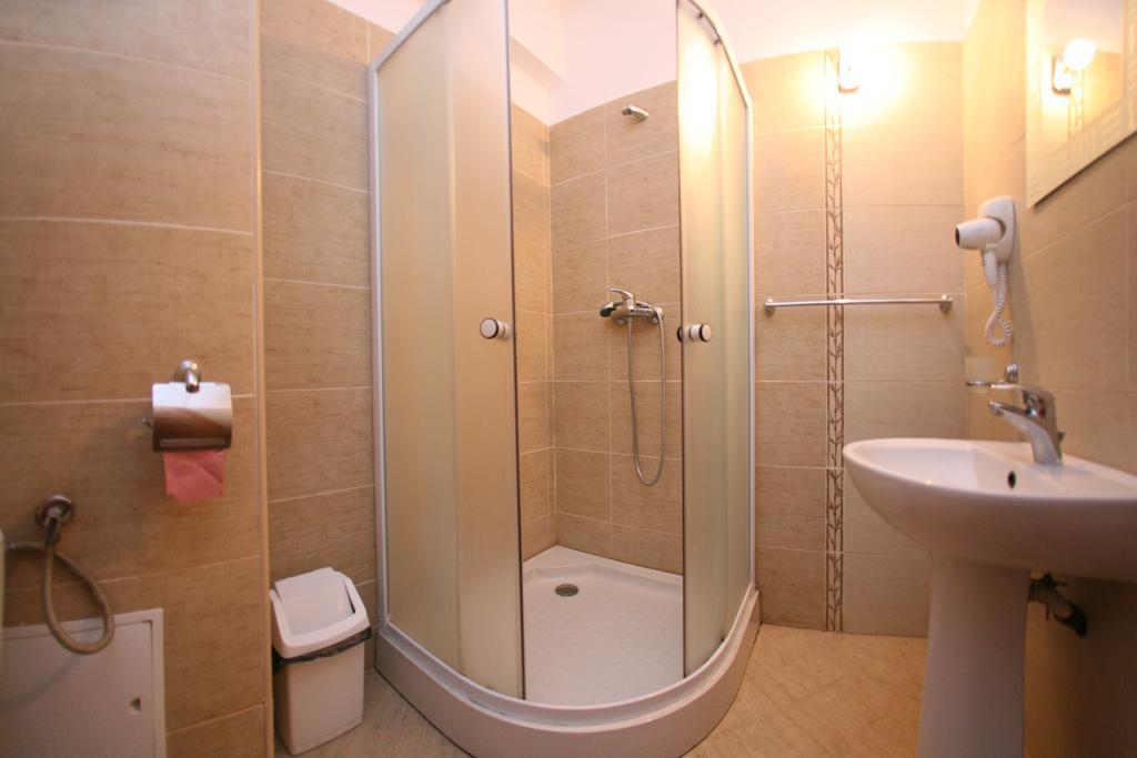 Guest House Lacul Linistit Моняса Номер фото